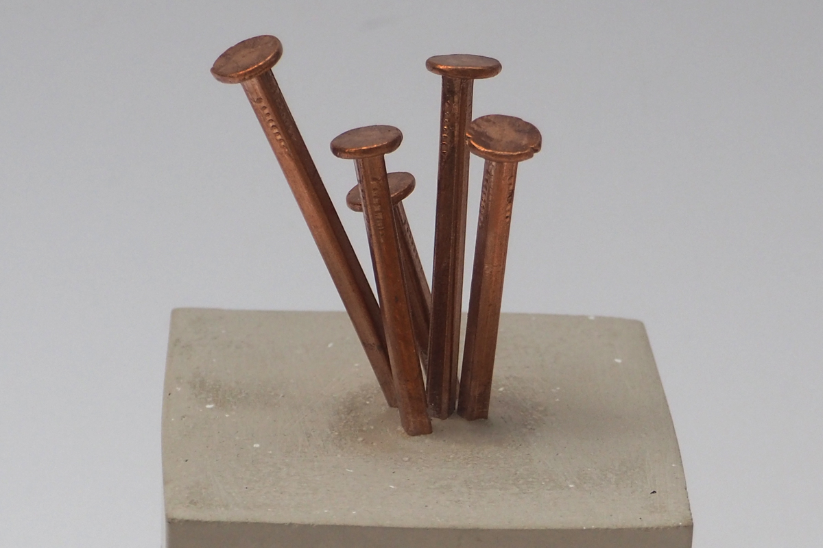 Würfel mit Nägel