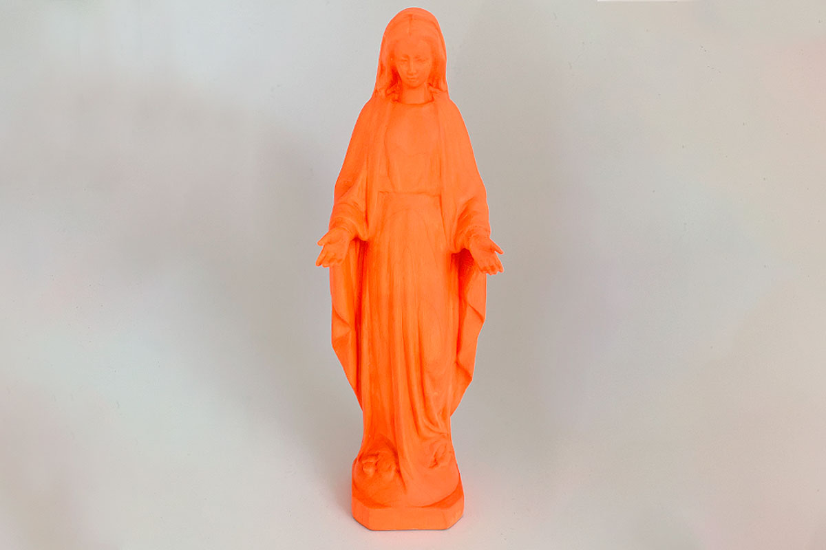 Unbefleckte Maria in Neonorange